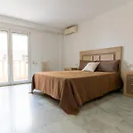 Rentafive - Centro - A/a - 1min Playa Apartamento *